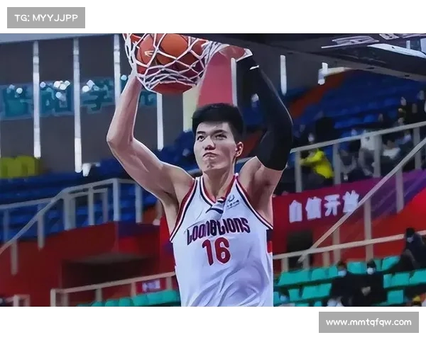 焦泊乔半场表现抢眼:前场篮板助力球队争夺胜利(焦泊乔出生) 焦泊乔半场表现抢眼:前场篮板助力球队争夺胜利(焦泊乔出生)